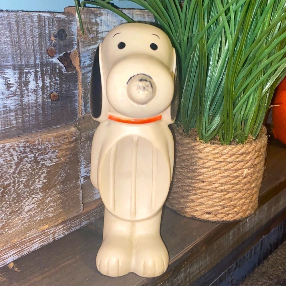 Authentic vintage 1950 Avon Snoopy soap holder